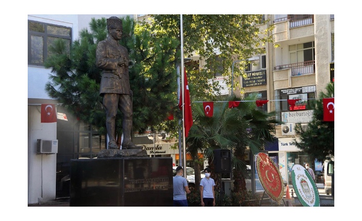 Akçaabat ilçemizdeki Atatürk Parkı’nda bulunan Atatürk büstüne Saldırı