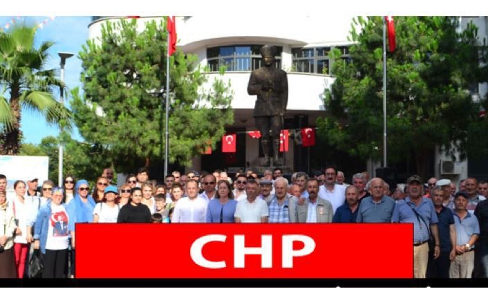 CHP’liler Atatürk’e saldırı kabul edilemez dediler.