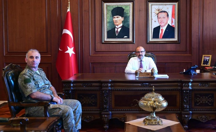 Vali Ustaoğlu’nu Tugay komutan Vekili albay uzuner Ziyaret etti