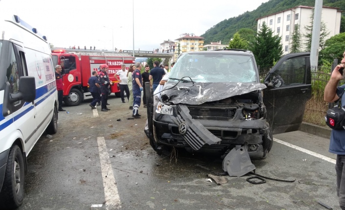 Sürmene’de trafik kazası 1.Ölü 6 yaralı.