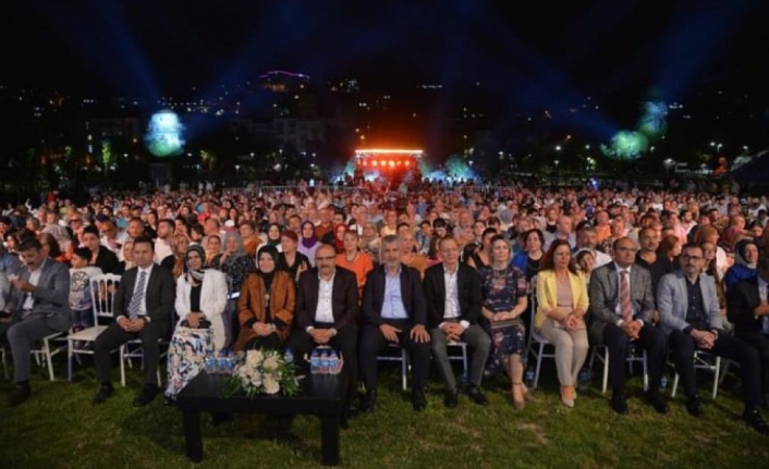 Trabzonspor millet parkında TRT konser verdi.