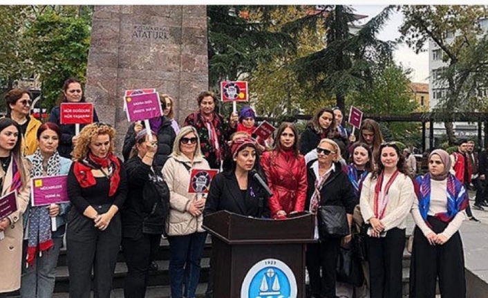 Av.Duygu keleş Aydın kadına yönelik şiddeti protesto ediyoruz dedi.