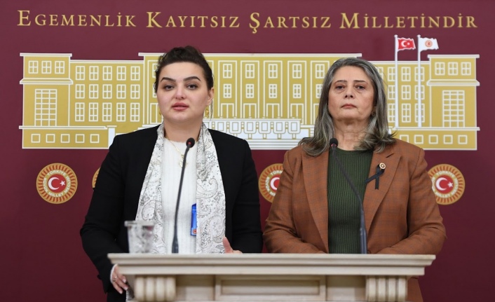 CHP Trabzon Milletvekili Sibel Suiçmez, oğlu Demir Ali SMA hastası olan Ezgi Kara Bayraktar ile birlikte basın toplantısı düzenleyerek SMA hastalığına dikkat çekti.