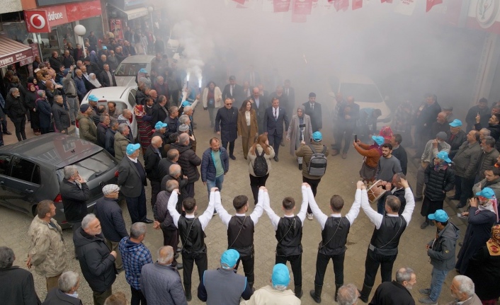 İYİ Parti Trabzon Büyükşehir Belediye Başkan Adayı Opr. Dr. Muhammet Erkan baba ocağı Vakfıkebir’i ziyaret etti