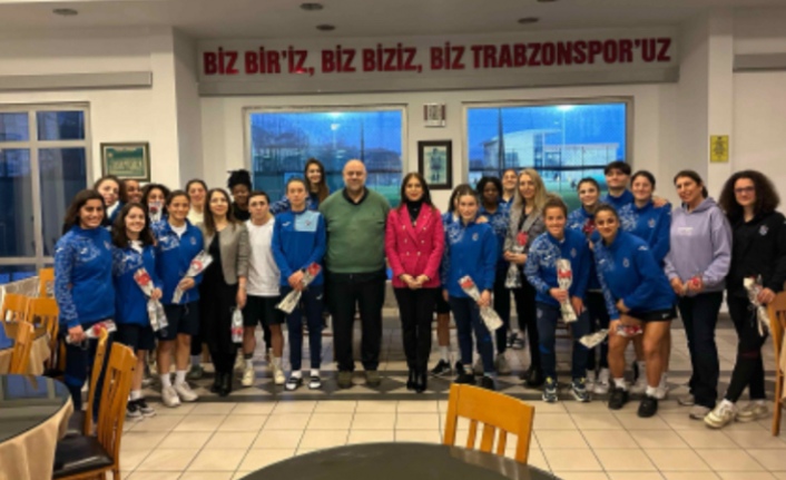 Trabzonspor Kadın Komisyonu’ndan Kadın Futbol Takımımıza ziyaret