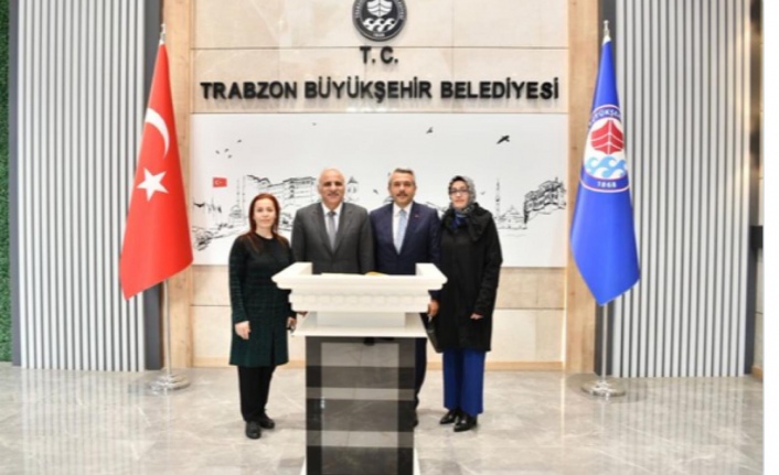 Vali Paydaş ve eşi Başkan Zorluoğlu ve eşini ziyaret etti.