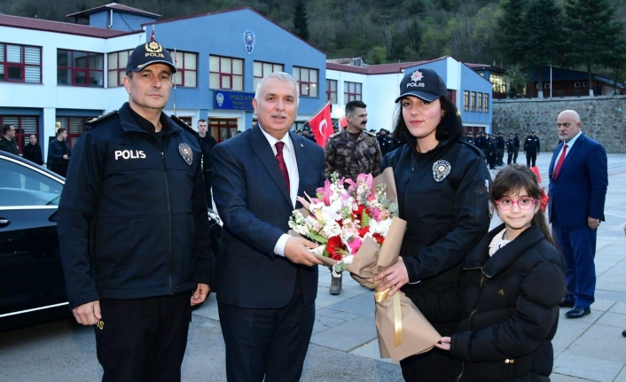 Vali Aziz Yıldırım Trabzon Şehit Meriç Alemdar Polis Meslek Eğitim Merkezindeki Polis Adayı Öğrencilerle İftar Yaptı