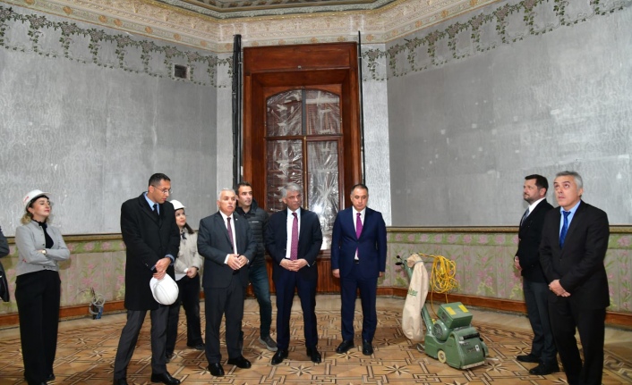 Kültür ve Turizm Bakan Yardımcısı Nadir Alpaslan ve Vali Aziz Yıldırım, Tarihî Kostaki Konağı’nı Yerinde İnceledi