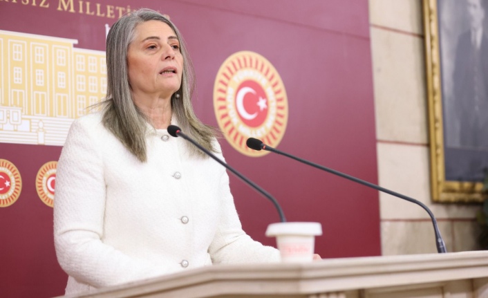 Si̇bel Sui̇çmez’den 25 Kasım Kadına Yöneli̇k Şi̇ddete Karşı Uluslararası Mücadele Günü Açıklaması: Kadına Yöneli̇k Şiddet Poli̇ti̇ktir Ve Bi̇r İnsan Hakları İhlali̇di̇r!