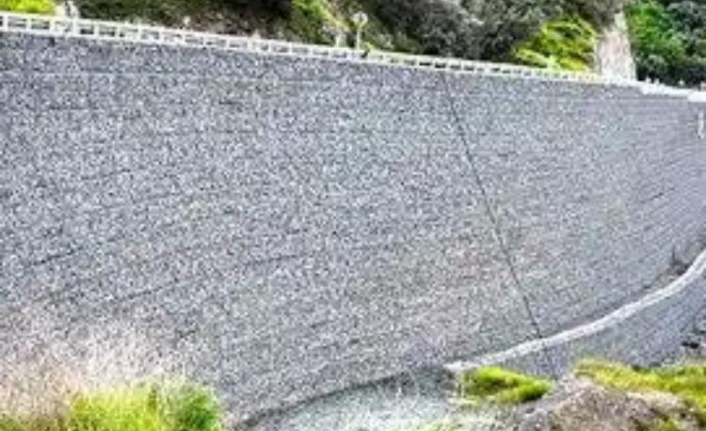 Trabzon'un Beşikdüzü ilçesinde istinat duvarının çöktü, 1 işçi hayatını kaybetti