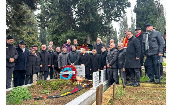 Trabzonspor'un Efsane İsmi Ahmet Suat Özyazıcı Kabri Başında Anıldı