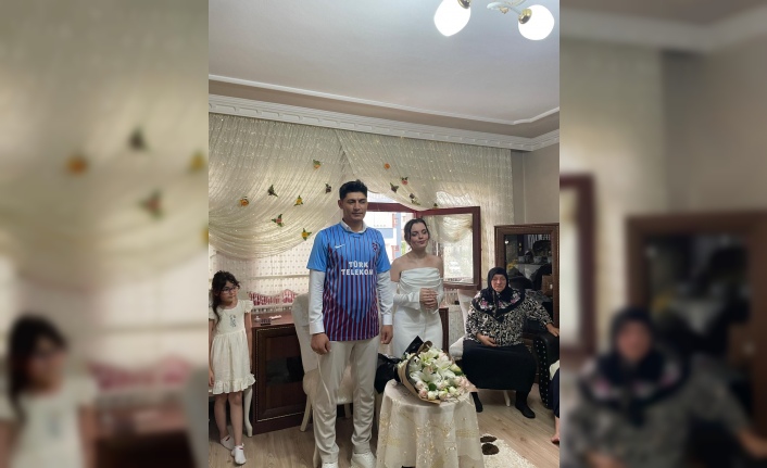 Damada Nikahta ''Evet'' Dedirtmek için TS Forması Giydirdiler