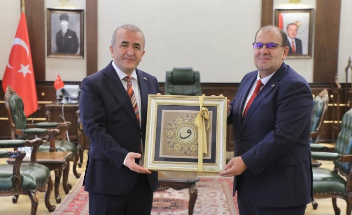 Müdür Karataş ,Vali Hatipoğlu’nu Ziyaret Etti