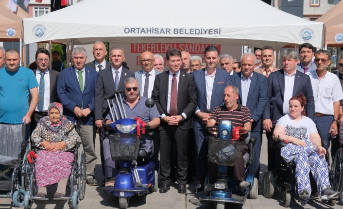 ORTAHİSAR BELEDİYESİ’NİN ENGELLİ BİREYLERE AKÜLÜ SANDALYE VE YATAK DESTEĞİ SÜRÜYOR