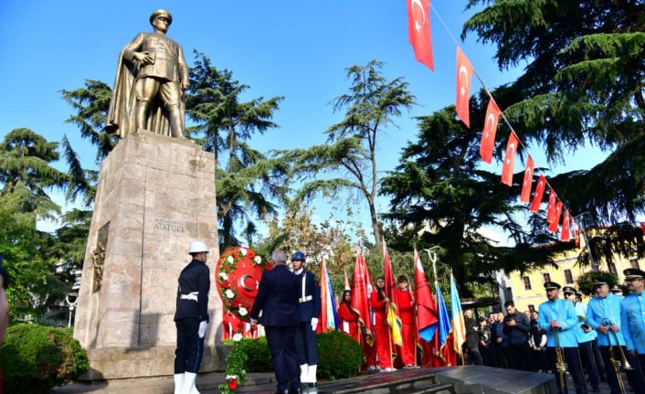 Vali Yıldırım 10 Kasım Atatürk’ü Anma Törenine Katıldı