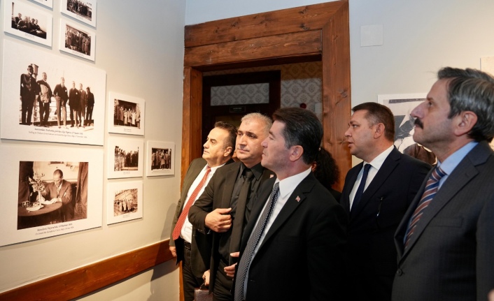 “VATANA ADANMIŞ BİR ÖMRÜN İZLERİ” SERGİSİ, DUYGU DOLU ANLARA SAHNE OLDU