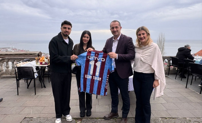 BAŞKAN EKİM, OZAN TUFAN VE EŞİ ROJİN TUFAN’I TARİHİ TİMURCİLER KONAĞI’NDA AĞIRLADI