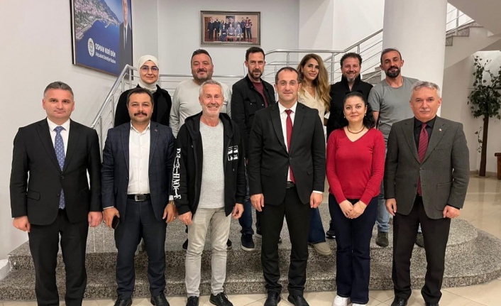 BAŞKAN EKİM DÜNYA TİYATROLAR GÜNÜ’NÜ KUTLADI: “AKÇAABAT’TA SANAT PERDESİ AÇIK KALMAYA DEVAM EDİYOR”