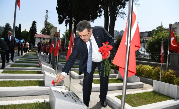 BAŞKAN GENÇ: BAĞIMSIZLIK VE VATAN SEVGİSİNİN EN GÜÇLÜ NİŞANESİ