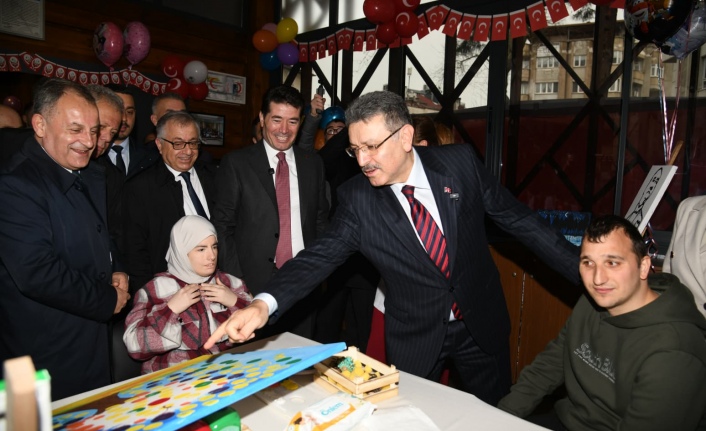 BAŞKAN GENÇ: ENGELLERİ KALDIRDIKÇA DAHA MUTLU BİR ŞEHİR OLACAĞIZ