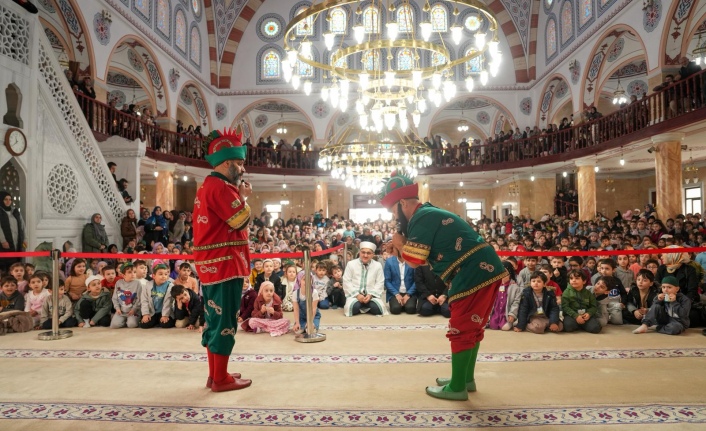 OF'TA ÇOCUKLAR TEKNE ORUCU ETKİNLİĞİNE AKIN ETTİ