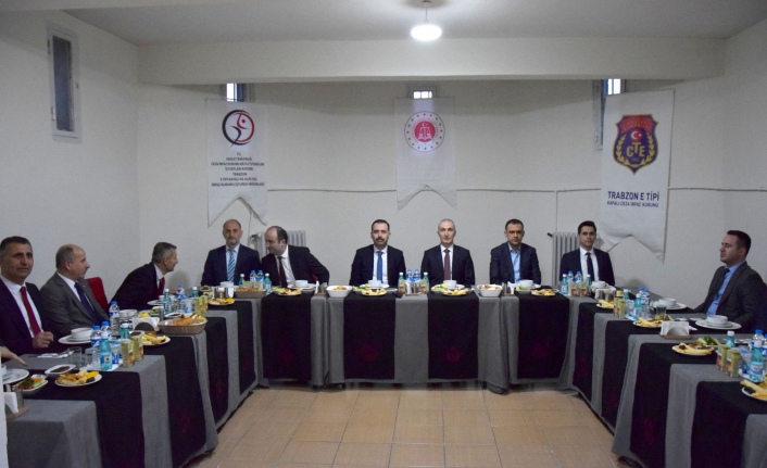 Trabzon E Tipi Kapalı Ceza İnfaz Kurumunda Hafızlık İcazet Töreni ve İftar Programı Gerçekleştirildi  