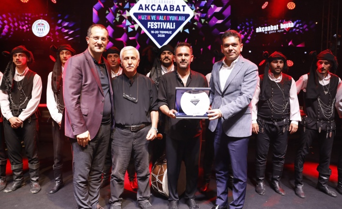 34. ULUSLARARASI AKÇAABAT MÜZİK VE HALK OYUNLARI FESTİVALİ MUHTEŞEM FİNALLE TAMAMLANDI
