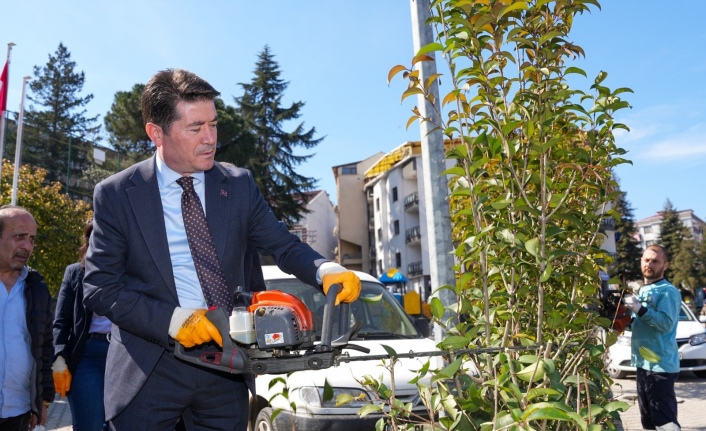 ‘DAHA FERAH BİR ORTAHİSAR’ İÇİN PARK VE YEŞİL ALANLARDA YOĞUN MESAİ