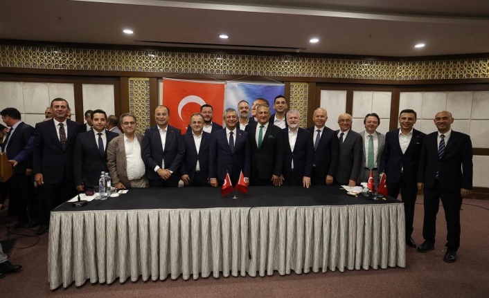 Yeni Parti Genel Başkanı Özgür Özel Atanacak Olan İl Başkanlarını Topladı