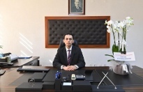 Kaya gitti, Karslıoğlu geldi