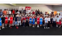 Trabzon'da düzenlenen Alt Minikler (11-12 Yaş) Kız-Erkek Boks il Birinciliği müsabakaları, Söğütlü Atletizm Stadı Boks Salonu'nda başladı.