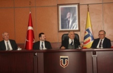 Arsin Organize Sanayi Bölgesi Başkanı Dursun Ali Sakarya ile birlikte borsamıza nezaket ziyaretinde bulundu.