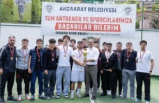 GENÇLER SAHADA BULUŞTU: LİSELER ARASI FUTBOL TURNUVASI TAMAMLANDI
