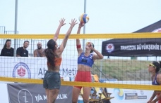 TRABZON'DA PLAJ VOLEYBOLU HEYECANI SÜRÜYOR