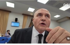 Milletvekili usta sizin emeklilerle zorunuz ne.