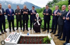 protokol şehitlerin Mezarlarını ziyaret ettiler.