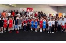 Trabzon'da düzenlenen Alt Minikler (11-12 Yaş) Kız-Erkek Boks il Birinciliği müsabakaları, Söğütlü Atletizm Stadı Boks Salonu'nda başladı.
