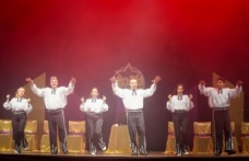 ÜNLÜ SHOW'A BÜYÜK İLGİ