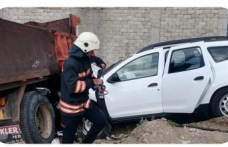 Yabancı Uyruklu Sürücü İki Araca Çarparak Durabildi