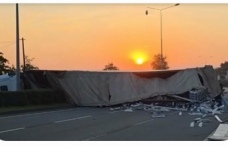 Araklı’da TIR Devrildi