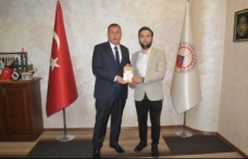 Bölge Müdürü Elvan, Kitabını Başkan Çelebi Takdim Etti