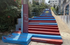 ORTAHİSAR, BORDO-MAVİYE BOYANIYOR