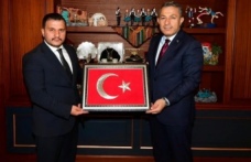 Ülkü ocaklarıı’nda vali Şahin’i ziyaret