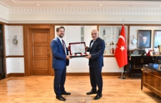 BARIŞ VE DOSTLUĞUN SİMGESİ TÜRK-MACAR DOSTLUK...