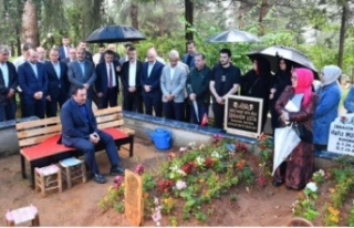 Bakan Uraloğlu sınıf arkadaşı Ustanın mezarını...