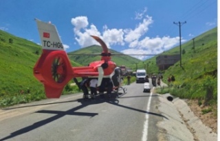 Helikopter karayoluna indi.