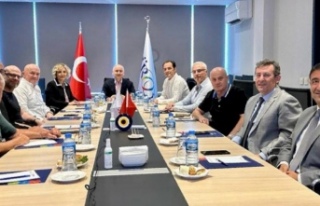 Karaİsmailoğlu TÜROB’u ziyaret etti.