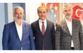 Milletvekilleri müdür arıcı oğlunu ziyaret ettiler.