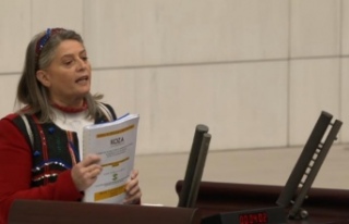 Av.Suiçmez TBMM Kürsüsüne yöresel kıyafet ve...