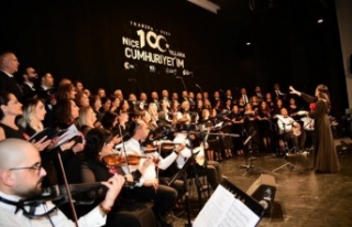 Öğretmenler Korosu büyüledi .